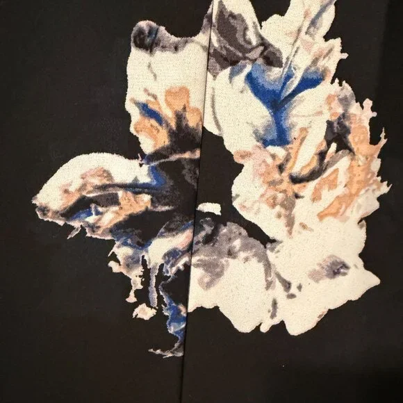 Vince Camuto Black Floral Sleeveless Blouse - Picture 2 of 8